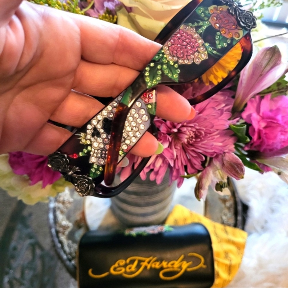 Ed Hardy Vintage RARE  Pristine Condition Statement Sunglasses - Picture 6 of 7